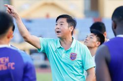 HLV Lê Huỳnh Đức chê Vua phá lưới V-League và 'sao' U20 Việt Nam