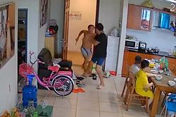 Hà Nội: Người đàn ông vô cớ cầm dao sang nhà hàng xóm tấn công