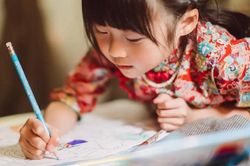 Mẹo tâm lý giúp trẻ tự giác ôn bài trong mùa hè