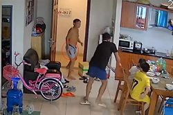 Công an xác minh vụ người đàn ông bị hàng xóm dùng dao tấn công