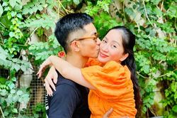 Phan Hiển ôm hôn Khánh Thi giữa đường phố Trung Quốc