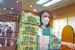 Vốn có chảy vào nền kinh tế sau động thái hạ lãi suất, nới room tín dụng?
