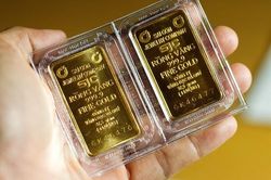 Giá vàng SJC 'giằng co' trên mốc 67 triệu đồng lượng