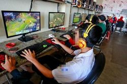 Nam thanh niên nhập viện 2 lần với tâm lý bất ổn vì mỗi ngày chơi game 10-12 tiếng