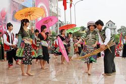 Giữ gìn và phát huy bản sắc văn hóa dân tộc