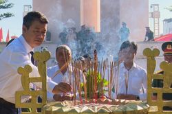 Lãnh đạo quận Liên Chiểu dâng hương tưởng nhớ các Anh hùng, liệt sĩ