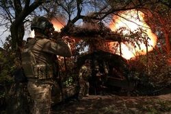Ukraine phản công ồ ạt, Nga 'căng mình' giữ từng mét phòng tuyến