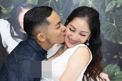 'Bà bầu' Khánh Thi khoe được chồng trẻ tán tỉnh như ngày hẹn hò