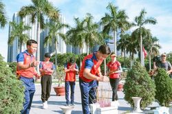 200 HLV, VĐV Việt Nam dâng hương tưởng nhớ các anh hùng, liệt sĩ