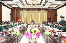 Đại tướng Phan Văn Giang làm việc tại Bộ Tư lệnh Quân đoàn 2 và một số đơn vị thuộc Quân chủng Phòng không - Không quân