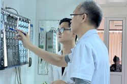 Bé trai 3 tuổi bị chó becgie cắn đứt xương hàm, đe dọa tính mạng