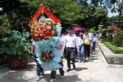 Trại hè Việt Nam 2023: Thanh niên kiều bào tri ân công đức Chủ tịch Hồ Chí Minh