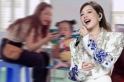 Chi Pu bị 'đào' lại khoảnh khắc ca hát cùng bé gái, dân mạng có phản ứng bất ngờ
