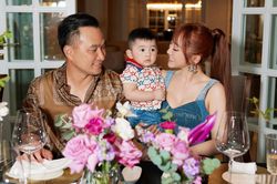 Vợ diễn viên Chi Bảo trẻ trung như thiếu nữ ở tuổi U40