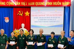 Pleiku: Tặng quà 26 cựu thanh niên xung phong có hoàn cảnh khó khăn