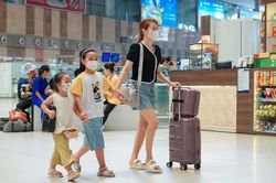 Các hãng hàng không phải 'bay để giữ chỗ' dù vắng khách
