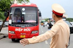 CSGT cả nước tổng kiểm soát xe ô tô kinh doanh vận tải