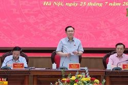 Chủ tịch Quốc hội làm việc với BTV Thành ủy Hà Nội