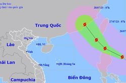 Bão Doksuri tiến gần Biển Đông, mạnh cấp 15, khả năng mạnh thêm trong 24 giờ tới
