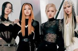 Show BlackPink tại Hà Nội: Khán giả đổi vòng tay từ 10h ngày 26-7