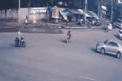 Tình huống bi hài như phim của một vụ tai nạn khiến ai xem cũng nghĩ mọi việc như được sắp đặt