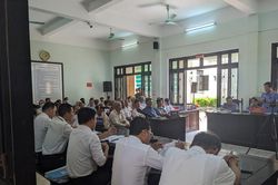 Kê khống hàng nghìn mộ giả để trục lợi, 71 người hầu tòa