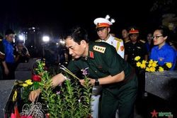 Đại tướng Phan Văn Giang dự và phát biểu tại 'Lễ thắp nến tri ân các Anh hùng liệt sĩ'