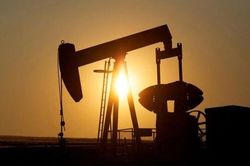 Giá xăng dầu hôm nay 26/7: Dầu Brent băng băng leo dốc, vượt mốc 83 USD/thùng