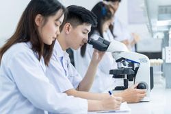 Điểm sàn các trường y, dược năm 2023, cao nhất 23,5 điểm