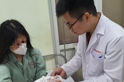 Cô gái trẻ Hà Nội bị máy xay đa năng nghiến đứt gân tay