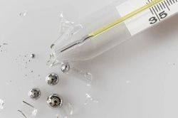 Cắn vỡ nhiệt kế, bé 3 tuổi bị ngộ độc thủy ngân