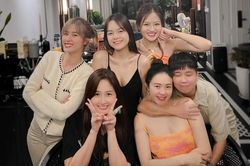 Minh Hằng tươi tắn bên hội bạn thân chuẩn bị ngày lâm bồn