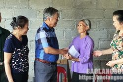 Trao kinh phí hỗ trợ xây dựng nhà tình thương từ Quỹ Thiện tâm của Tập đoàn Vingroup