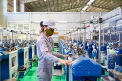 Máy dệt 15G công nghệ mới, nâng chất lượng găng tay xuất khẩu