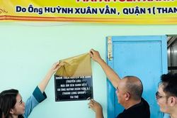 Nhóm thiện nguyện Sen Xanh bàn giao 'Mái ấm sen xanh' số 4 đến gia đình nghèo
