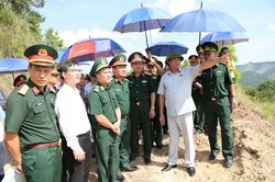 Phó Chủ tịch Quốc hội, Thượng tướng Trần Quang Phương thăm và làm việc tại huyện Đình Lập, tỉnh Lạng Sơn