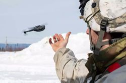 Mỹ cấp 'UAV bỏ túi' cho Ukraine trong gói viện trợ thứ 43