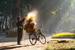 Nắng nóng oi bức diễn ra khắp miền Bắc và Bắc Trung Bộ