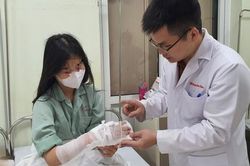 Máy xay đa năng cắt 7 vết thương sâu tới tận gân tay cô gái ở Hà Nội