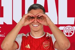 Trossard lập cú đúp, Arsenal hạ Barcelona trong trận đấu có 8 bàn thắng