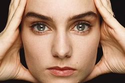 Sineád O'Connor - huyền thoại âm nhạc Ireland qua đời ở tuổi 56 sau nhiều năm chiến đấu với bệnh tâm thần
