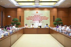 Đánh giá việc thực hiện đổi mới chương trình, sách giáo khoa giáo dục phổ thông