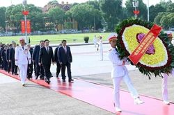 Lãnh đạo Đảng, Nhà nước vào Lăng viếng Chủ tịch Hồ Chí Minh và tưởng niệm các Anh hùng liệt sĩ