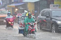 Thời tiết Hà Nội 3 ngày tới: Nắng nóng cao điểm 38 độ rồi chuyển mưa giông