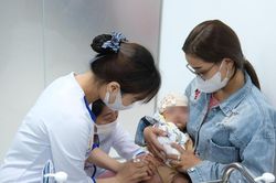 Lô vaccine 5 trong 1 do WHO và UNICEF hỗ trợ về đến Việt Nam