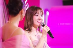 Sau nhiều lần bị chê cách hát lơ lớ, Hari Won quyết tâm phát âm rõ tiếng Việt