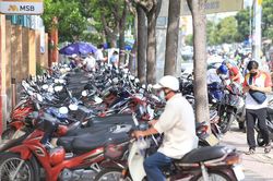 Tp.HCM thu phí sử dụng vỉa hè, lòng đường từ 1/9
