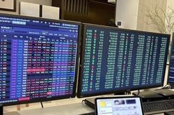 Áp lực bán tăng mạnh trở lại, VN-Index giảm điểm sau chuỗi tăng mạnh
