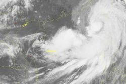Bão DOKSURI trở thành cơn bão số 2 trên Biển Đông, trạm đảo Huyền Trân đã có gió giật cấp 8