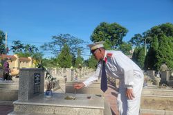 Hà Nội: Lãnh đạo xã Nam Triều tri ân các anh hùng liệt sỹ, thương binh, người có công